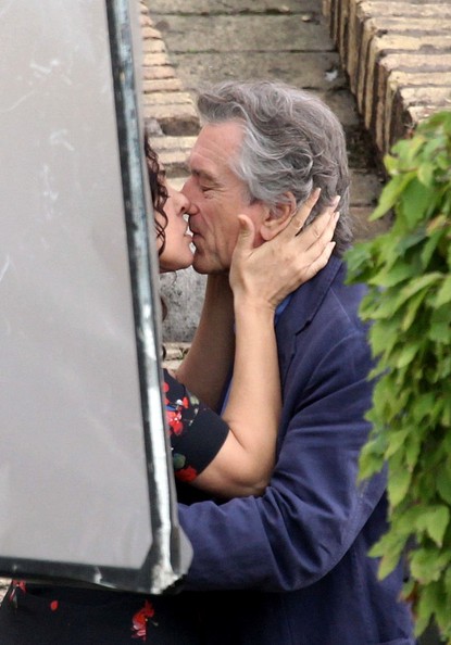Il bacio tra De Niro e la Bellucci sul set di Manuale d'Amore 3