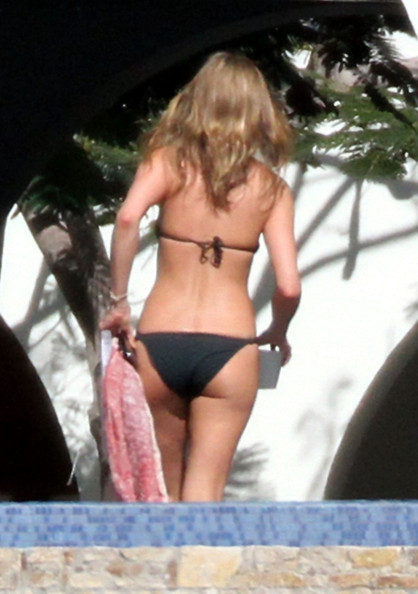 Jennifer Aniston in vacanza a Los Cabos in Messico