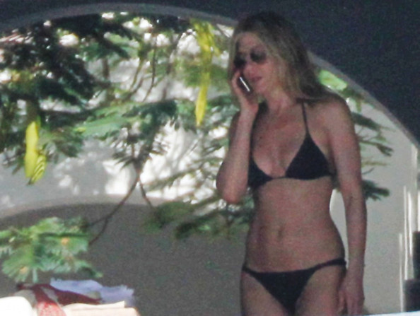 Jennifer Aniston in vacanza a Los Cabos in Messico