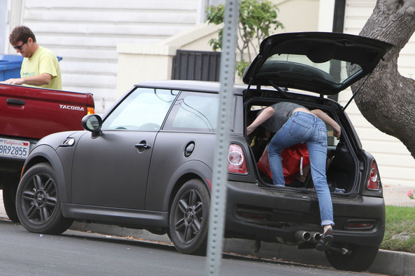 Kristen Stewart e la sua Mini dopo un lieve incidente