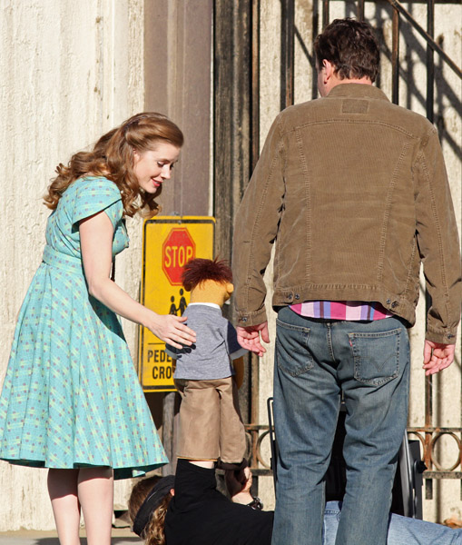 Jason Segel e Amy Adams sul set del film sui Muppet (Novembre 2010)