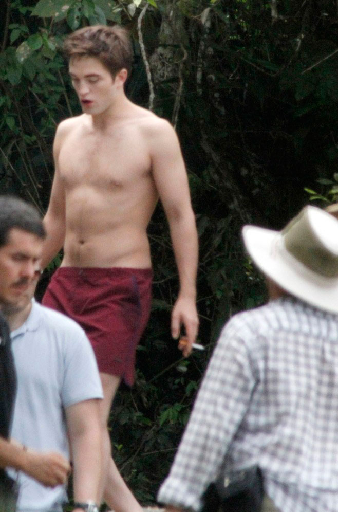 Robert Pattinson sul set in Brasile