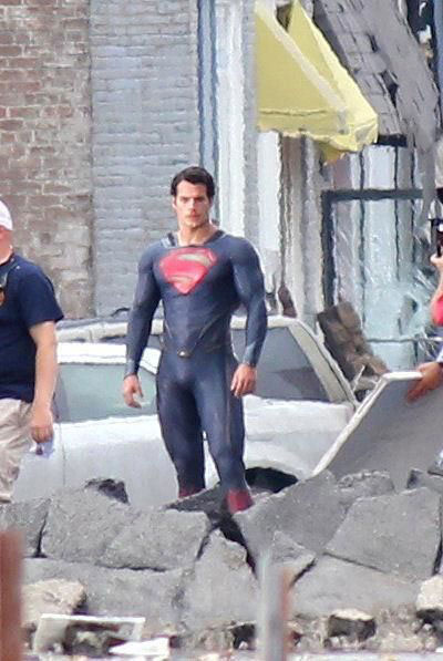 Henry Cavill nei panni di Superman in Man of Steel