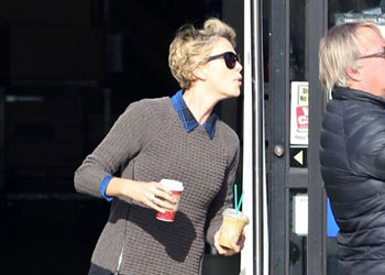 Charlize Theron e Sean Penn, caff per due da Starbucks a Los Angeles