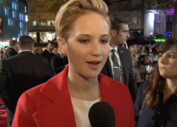 Jennifer Lawrence alla prima di Hunger Games: La Ragazza di Fuoco (video)