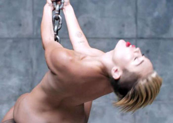Miley Cyrus nuda e sexy nel video di Wrecking Ball