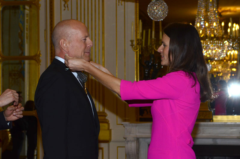 Bruce Willis riceve l'onorificenza della Repubblica Francese