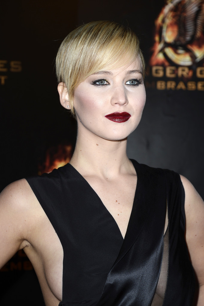 Jennifer Lawrence presenta la Ragazza di Fuoco a Parigi