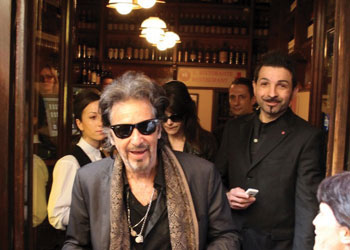 Al Pacino a Roma con Lucila Sola. Questa sera ospite da Amici della De Filippi