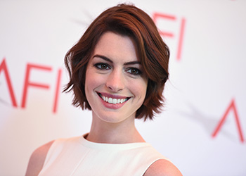 Anne Hathaway sarà la protagonista di un nuovo progetto diretto da David Robert Mitchell