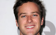 Armie Hammer accanto a Johnny Depp in The Lone Ranger