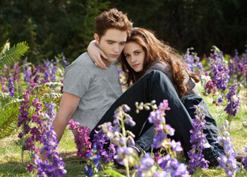 7 giorni all'uscita di The Twilight Saga: Breaking Dawn parte 2. Due nuove clip con Kristen Stewart e Robert Pattinson