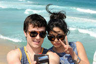 Vanessa Hudgens e Josh Hutcherson: foto a Bondi Beach nel tour promozionale di Journey 2