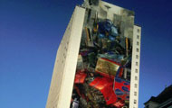 Transformers 3: un gigantesco Optimus Prime compare a Los Angeles