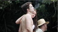 The Twilight Saga: foto in costume da bagno per Robert Pattinson e Kristen Stewart