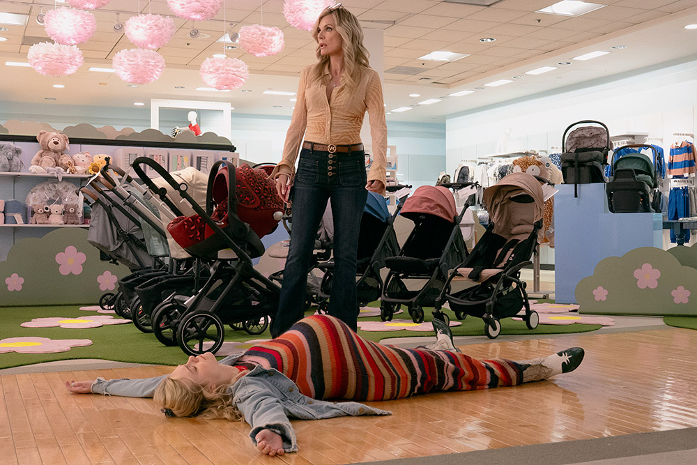 Michelle Pfeiffer e Elle Fanning in Margo ha problemi di soldi