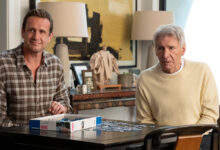 Jason Segel e Harrison Ford in Shrinking