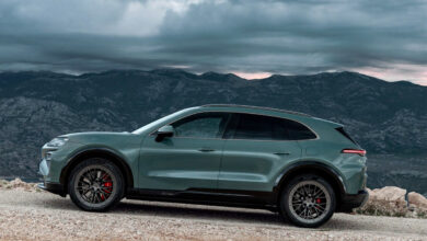 Porsche ha svelato la prima Cayenne completamente elettrica