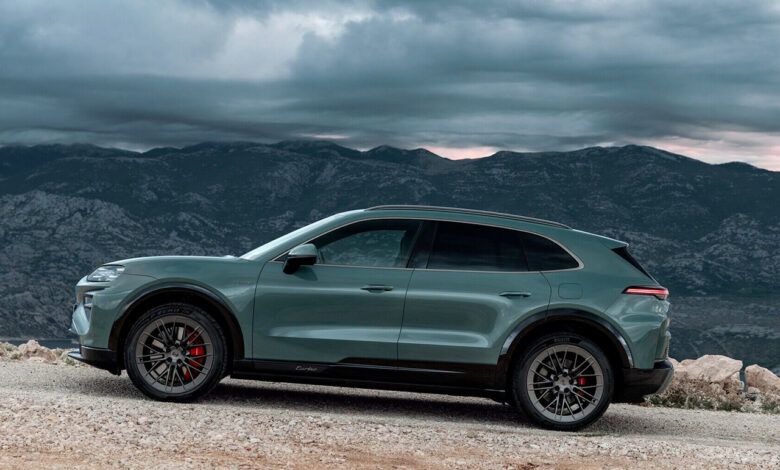 Porsche ha svelato la prima Cayenne completamente elettrica